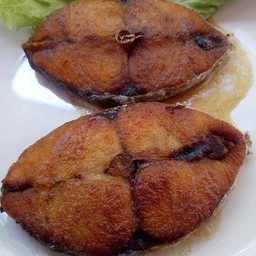 ปลาอินทรีย์ทอดราดน้ำปลา