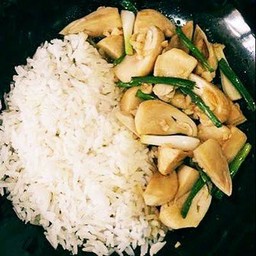 ผัดเห็ดฟางน้ำมันหอย  (ราดข้าว)