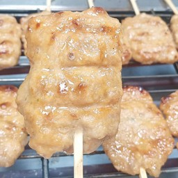หมูปิ้งนมสด 10 ไม้ ข้าวเหนียว 1ห่อ