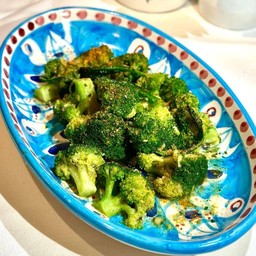 บล็อกโคลี่ผัดแอนโชวี่