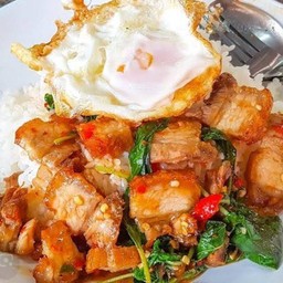 กะเพาหมูกรอบ