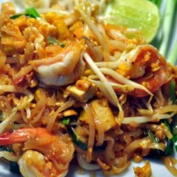 ผัดไทยกุ้งสด