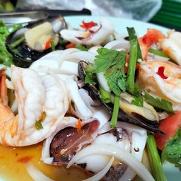 ยำรวมมิตรทะเล