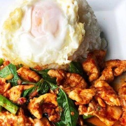 ผัดพริกแกงหมู