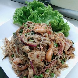 ยำขนมจีนหมูยอ+หมูสับ+ปลาทู+กุ้ง+ปลาหมึก+ไข่