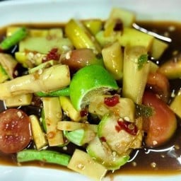 ตำหน่อไม้ปูปลาร้า