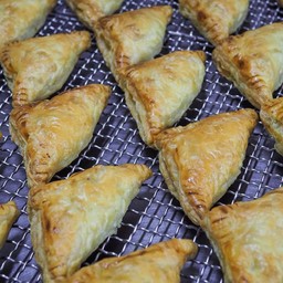 พายไก่ซอสขาว(1 ชิ้น)