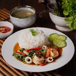 ข้าวกระเพราทะเลบางกอก