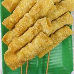 เกี๊ยวไส้กรอกทอด