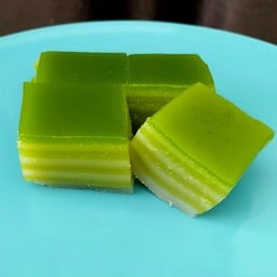 ขนมชั้นใบเตย