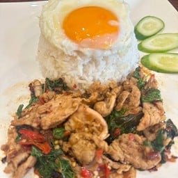 ข้าวราดกะเพราไก่