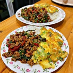 ซิกเนเจอร์ x เตี๋ยวไก่ -ขาหมู