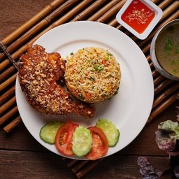 ข้าวผัดน่องไก่อบบางกอก