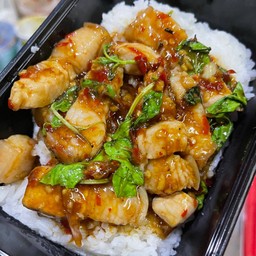 ข้าวกะเพราหมูสามชั้น