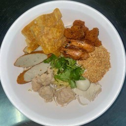 ก๋วยเตี๋ยวแห้งหมู เส้นใหญ่  ธรรมดา