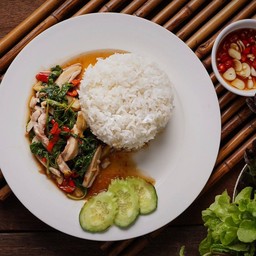 ข้าวกระเพราไก่บางกรอบ