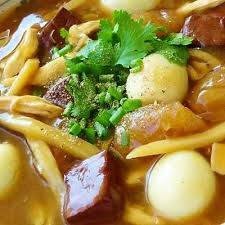 ร้านราดหน้ากระเพราะปลาหม้อดิน กม.1 สัตหีบ