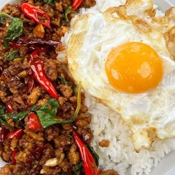 กะเพราหมูสับ  ราดข้าว