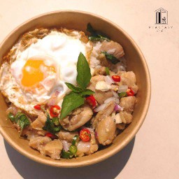 ข้าวไก่ขยี้พริกน้ำปลา - ฟรี! ไข่ดาว