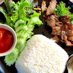 ข้าวหมูกระเทียม