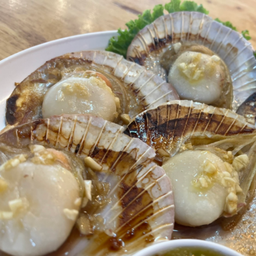 หอยเชลล์ย่างเนยกระเทียม.