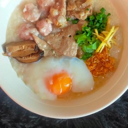 โจ๊กรวม..ซี่โครงอ่อน+หมูนุ่ม+ตับ+ไข่ออนเซน