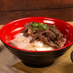 เส้นใหญ่เนื้อตุ๋น