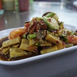 ตำหน่อไม้