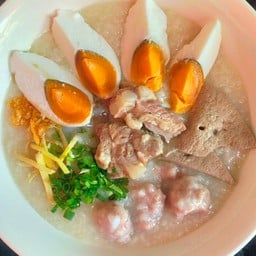 โจ๊กรวม..ซี่โครงอ่อน+หมู+ตับ+ไข่เค็ม