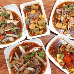 เอ๊ะอะยำ (AHh EH YuM)