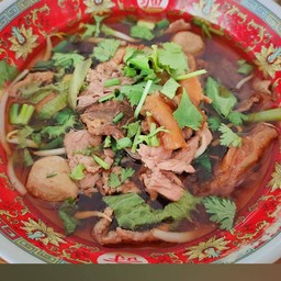 ก๋วยเตี๋ยวเนื้อตุ๋น