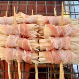 สามชั้นพันเห็ดเข็มทอง
