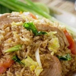ข้าวผัดเนื้อ