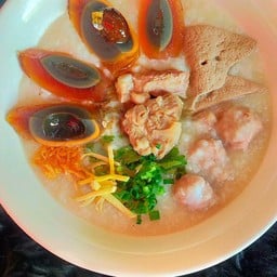 โจ๊กรวม..ซี่โครงอ่อน+หมูนุ่ม+ตับ+ไข่เยี่ยวม้า