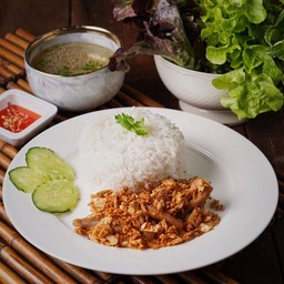 ข้าวหมูทอดกระเทียมบางกอก