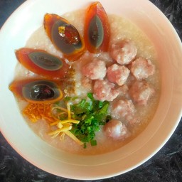โจ๊กหมู +ไข่เยี่ยวม้า