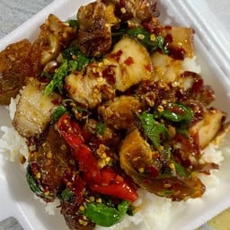 ข้าวผัดกะเพราสามชั้นทอด+ไข่เยี่ยวม้า