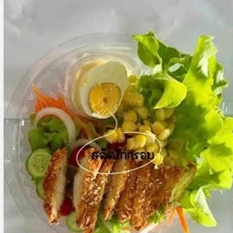 สลัดไก่กรอบ