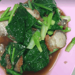 ผัดคะน้าหมูกรอบ