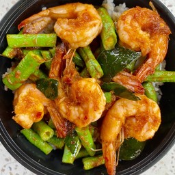 ผัดพริกแกงกุ้งราดข้าว