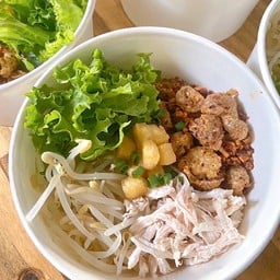 หมี่ไก่ฉีก สาขาประตูน้ำ 1