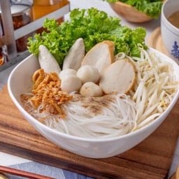 ก๋วยเตี๋ยวลูกชิ้นปลาน้ำใส