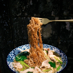 ราดหน้าเส้นหมี่ขาว