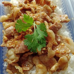 ข้าวหมูกระเทียม