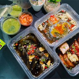 เซต แซลมอน   กุ้งดองเกาหลี + ปูไข่ดองน้ำปลา M
