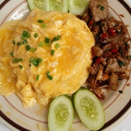 ข้าวไข่ข้นเนื้อคั่วพริกเกลือ(ไข่ไก่2ใบ)