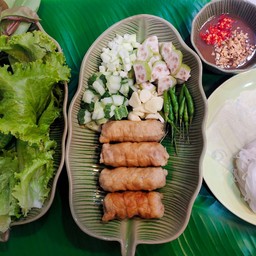 VT แหนมเนือง ชุดใหญ่พร้อมทาน 4 ไม้