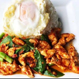 ข้าวราด ผัดพริกแกงไก่ ใส่ถั่วฝักยาว