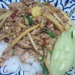 ผัดกระเพราหน่อไม้