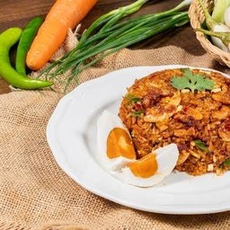 ข้าวผัดน้ำพริกกุ้งเสียบ+ไข่เค็ม